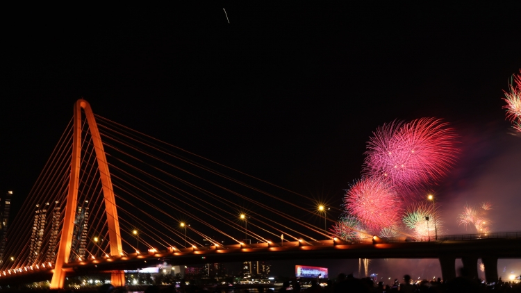 Pơlê kong kân Hồ Chí Minh tơkŭm po Leh lâp tơnêi têa tơrŭm môi a rôh leh lơ 30/4