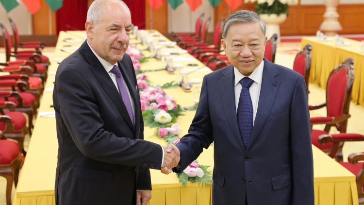 Khua git gai Ping gah ơi Tô Lâm pơbưp bơkơtuai hăng Khua mir sir dêh čar Hungary