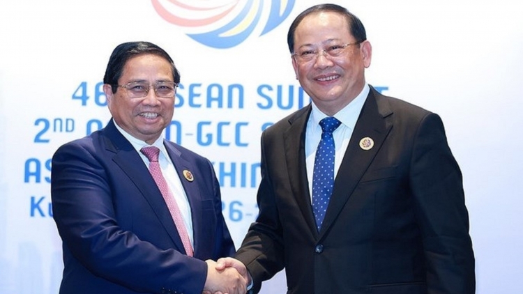 Pơtrŭt atŏk tơ iung 2 tơdrong vă jang tơƀưh trong gre gĭt kăl hăm Lào