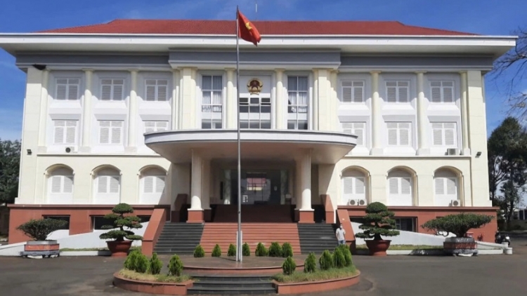 Càr Gia Lai yal lài kờñ geh rơlao 1 rơbô hìu ơm lơh kơnòl broă dà lơgar tơnơ̆ mờ tŭ tơrgùm bal càr