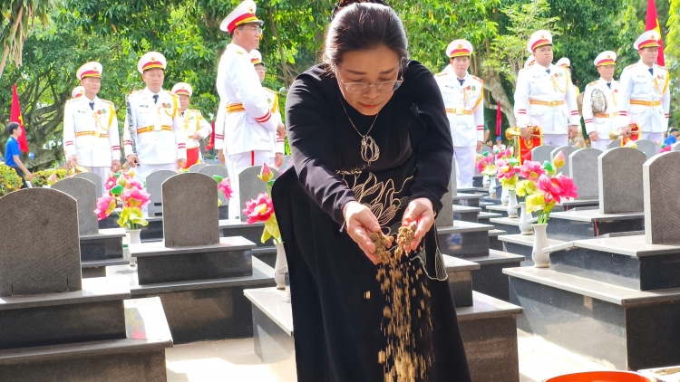 Dak Lak tơkŭm po Leh tơbâ hnoăng ƀă ‘mé 23 kơxêng kiâ mô đô̆i Việt Nam pleăng dêi mơheăm chhá a kong têa Kul