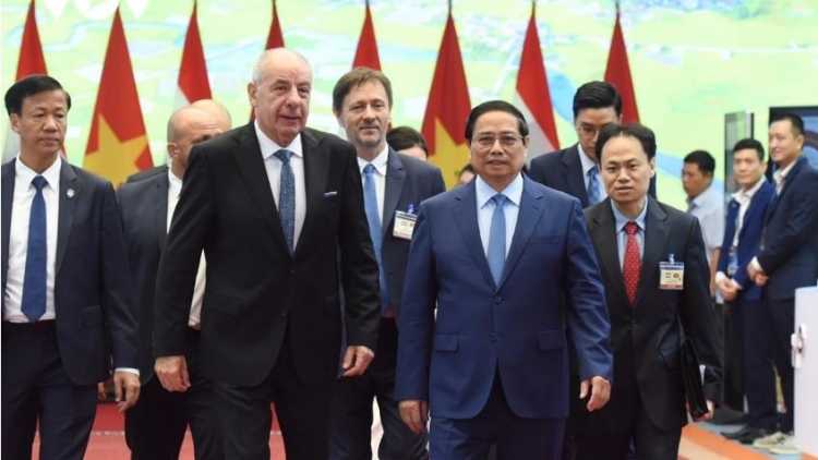 Pôa Phạm Minh Chính, Ngế pro xiâm hnê ngăn tơnêi têa trâm mâ tơpui tơno ƀă Kăn xiâm pơkuâ kong têa Hungary