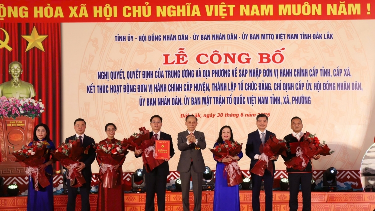 Dăk Lăk - Phú Yên ngan ngồn tơmŭt bal, crơng gơs càr Dăk Lăk pa  