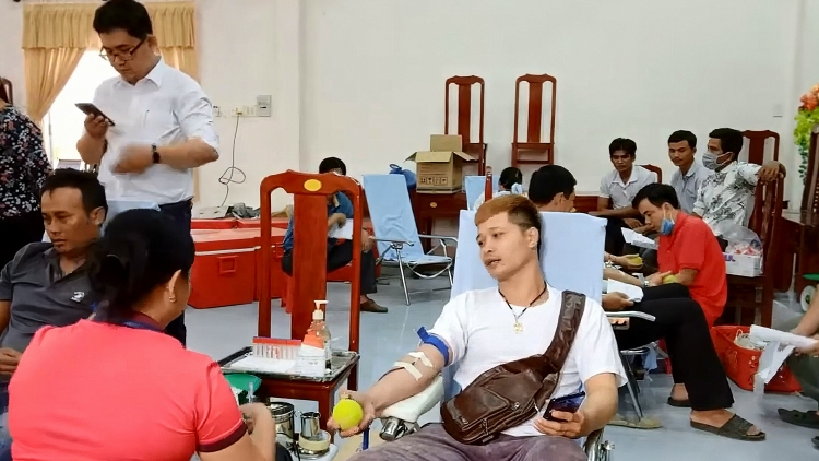 MANƯIH THỢ CĂT XỌC KHMER LÂNG LOOM LIÊM TA NIH