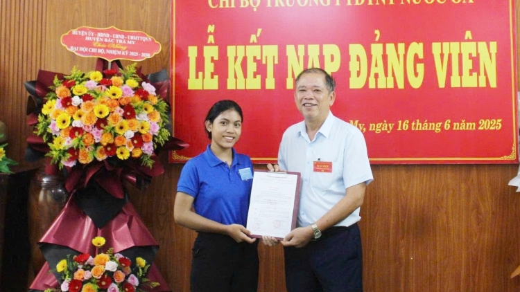 BƠR HỌC SINH MANUYH ACOON COH ĐHỊ BẮC TRÀ MY BƠƠN MOỌT ĐẢNG