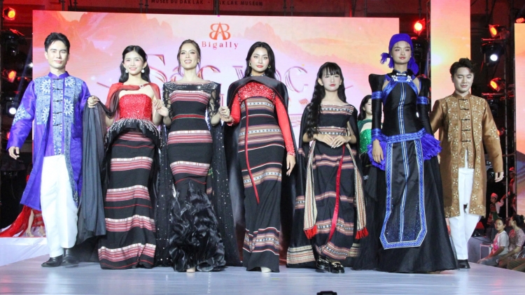 Tơdroăng rêh ối nếo dêi ếo pơtâk hdroâng ngo Tây Nguyên