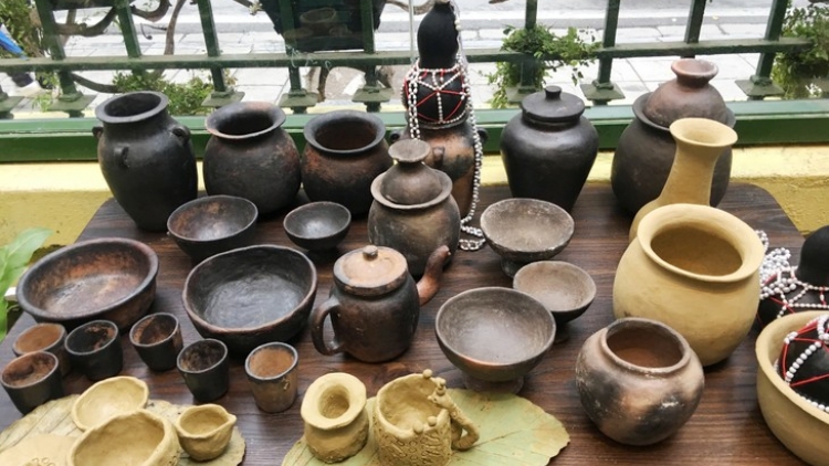   Dŭt uĕh trong ƀư glah uk bah nuĭh Bahnar ta Kon Tum 