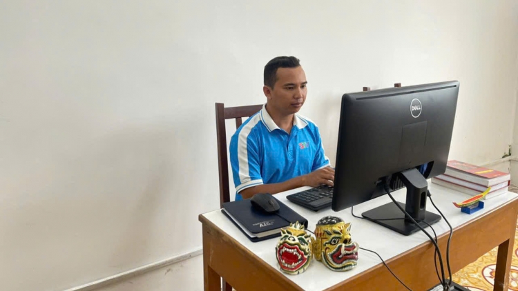 កិច្ចសម្ភាសន៍អ្នកកាសែតវ័យក្មេងទ្រីវថាញ់ហ៊ុង