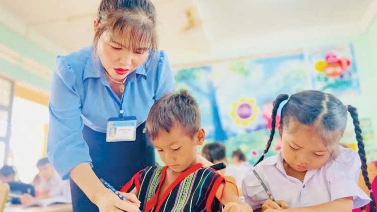 Càr Gia Lai tă rơlao 700 tơmàn đong nàng ai ală hìu bơsram jơi bơtiàn ơm tơn in