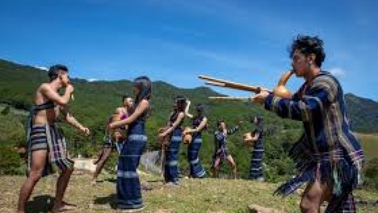 Jờng rơ Kač màng (Ca ngợi Cách mạng)