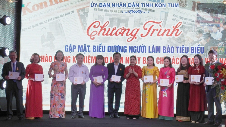 Hlá tơbeăng veăng gum ăm nâl tơpui dêi râ đảng, kăn pơkuâ troh ƀă kuăn pơlê.