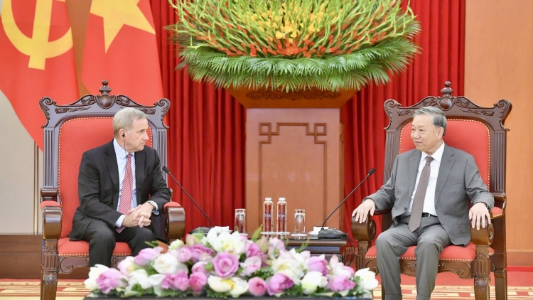 Pôa Tô Lâm, Kăn xiâm pơkuâ hnê ngăn Đảng tơdah Kăn xiâm pơkuâ tơdroăng kal tung lâp plâi tơnêi dêi Grup  Qualcomm