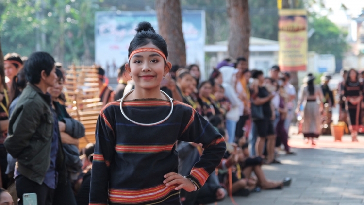 Parơtuk cim mơni bơyan phang lah jŭ 