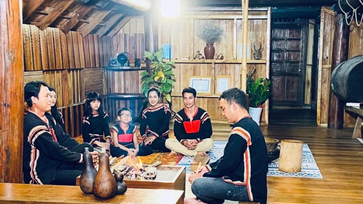 Tơlơi adoh Bơni kơ Ƀô̆ đô̆i