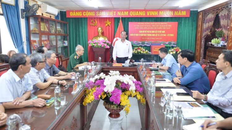 Kơ-iăng Khua git gai pơ ala mơnuih ƀôn sang dêh čar ơi Trần Quang Phương nao čuă Khul djru sang anŏ tơhan djai pơsăn drơi Việt Nam