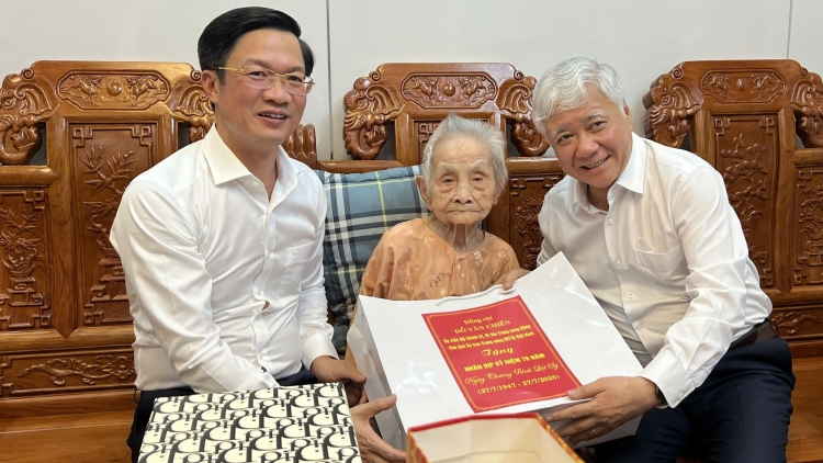 Pôa Đỗ Văn Chiến Kăn hnê ngăn Tíu xiâm Măt trâ̆n tơnêi têa Việt Nam hbru tơmeăm ăm rơpŏng kơtiê, rơpŏng ai hnoăng tơnêi têa a Hải Phòng 