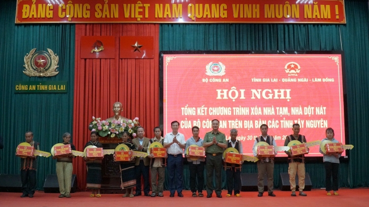 Hơnih tơm Kŏng ang ming man vă jê̆ 6.400 pơbŭng hnam pôk ăn kon pơlei tơring Tây Nguyên