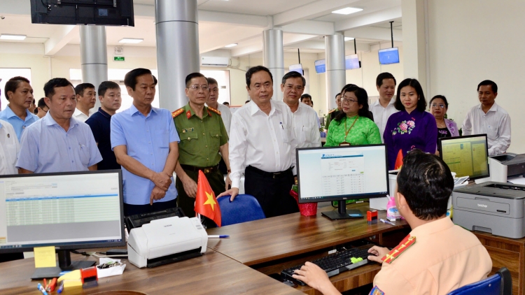 Khua git gai pơ ala mơnuih ƀôn sang dêh čar ơi Trần Thanh Mẫn mă bruă hăng ƀôn prong Cần Thơ phrâo