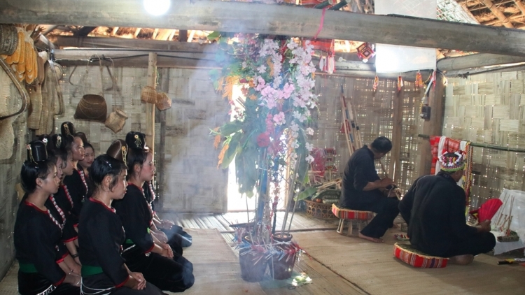 ADAT MẠNG MA DI URANG XINH MUN