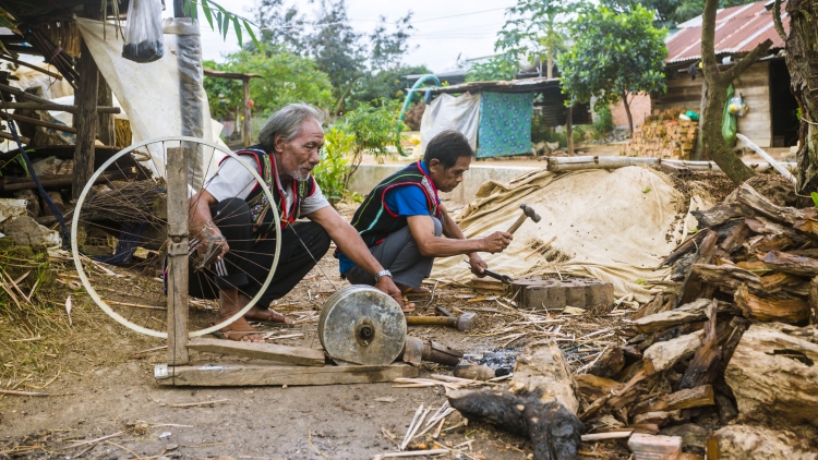 Ăp nuĭh bu ur mât ndrăy nău tôp chiăr bah nuĭh Xơ Đăng 