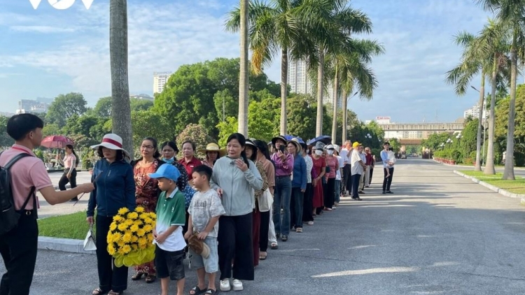 Mơnuih ƀôn sang đơ đam dêh čar tŭi ñang hơ-ŭ hơdor kơ Khua git gai Ping gah dêh čar hơđăp ơi Nguyễn Phú Trọng ƀrô hrơi huăi pơsat blung a
