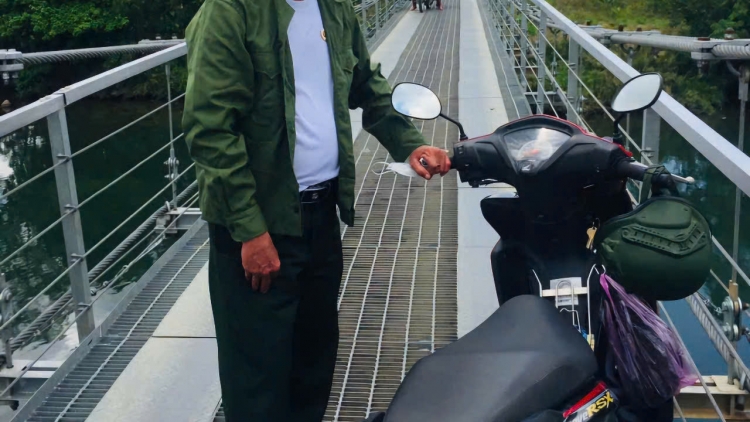 Nŭih tahen ơm sôt rmanh ndrel ntrong hăn joi rlau 20 năm tahen nsum nơm