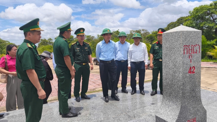 Kăn hnê ngăn Vi ƀan kong pơlê Dak Lak pôu ƀă pêi cheăng a cheăm tơkăng kong Ea Bung