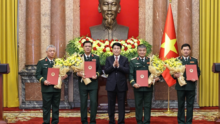 Khua lăn čar Lương Cương jao hră bi mklă mđĭ grat Đại tướng  lehanăn Thượng tướng  