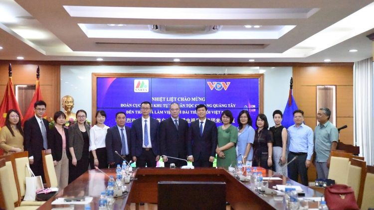 Anih Jơnau đơs Việt Nam wă Mpồl cau ala mat Anih pờ tơlik jơnau đơs mờ sơnnio rùp Quảng Tây, lơgar Lo 