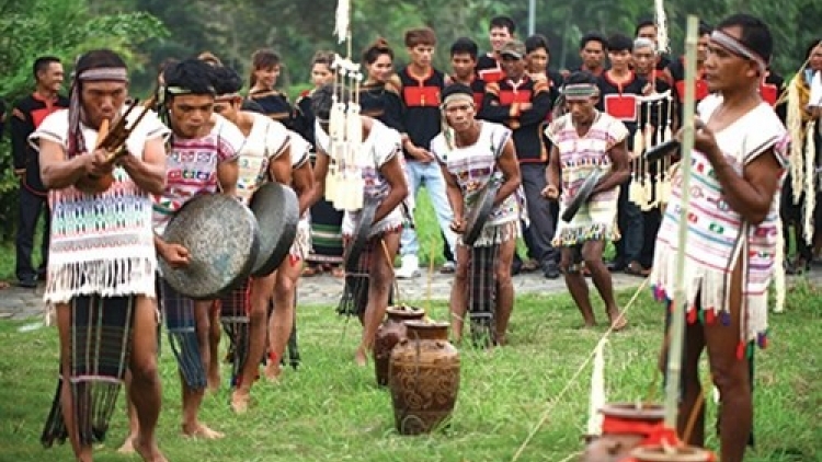 Jờng rơ cau ling (Ca ngợi anh Bộ đội) 