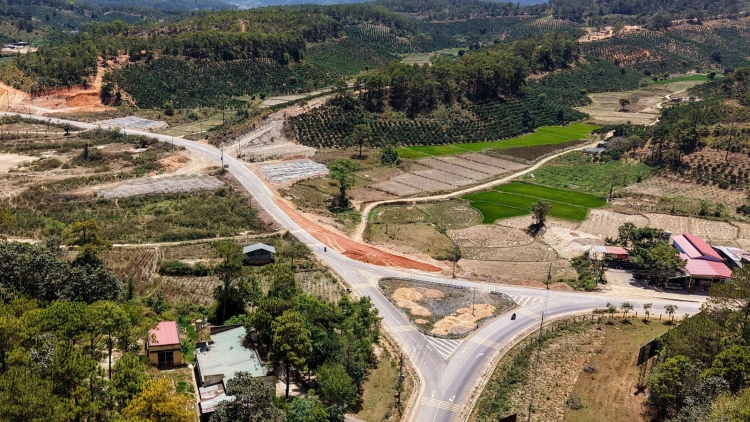 Càr Lâm Đồng tơnguh mhar tơngai lam lơh 2 broă lơh gùng lòt kuơmàng