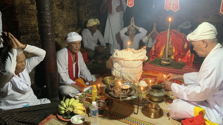 ILAMO SIAM GHEIH ADAT YUER YANG PULAO PASAK URANG BANGSA CAM