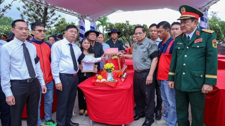 ពត៌មាន ម៉ោង​ ៦