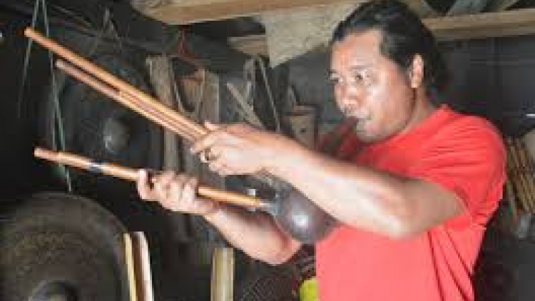 Đơs pơrui sơm bàr