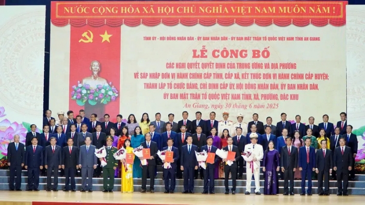 ពត៌មាន ម៉ោង​ ៦