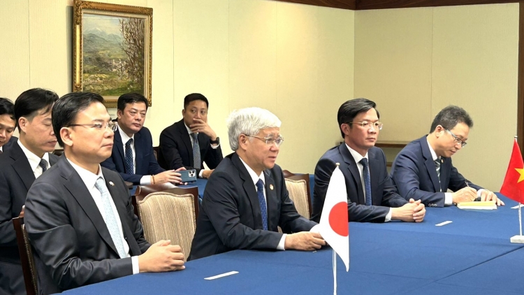 Kơdră Anih jang Trung ương Mặt trận tổ quốc Việt Nam pơma dơnuh hăm Phŏ kơdră Hạ viện păng Kơdră Đảng Cộng sản Nhật Bản