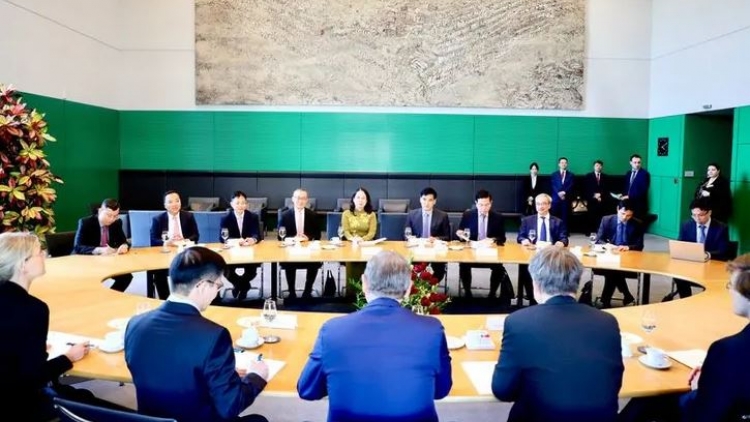 Phó Củ tịc lơgar mò Võ Thị Ánh Xuân tìp mat cribơyai broă mờ Phó Củ tịc Quôk hội lơgar Đức