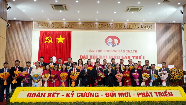 Rnâng kan Ban Bí thư Trần Cẩm Tú râng đại hội Đảng bộ Phường Bàn Thạch, nkual ƀon têh Đà Nẵng