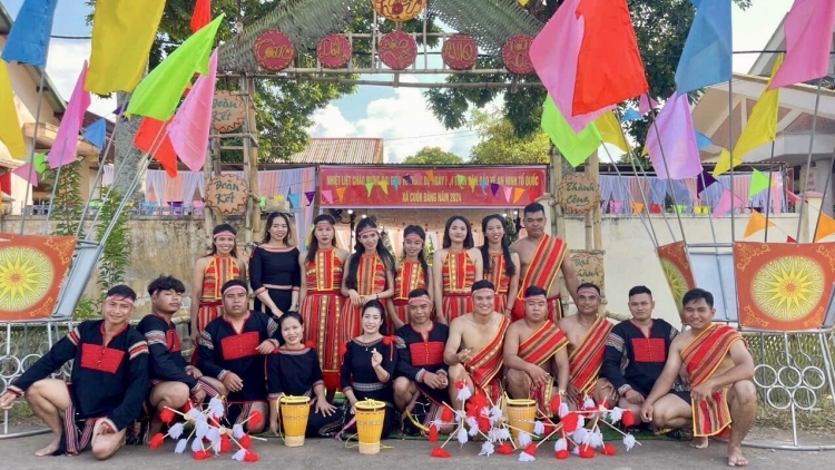 Mom ndăm ăp ƀon lan Dak Lak rnơm tĭng Đảng