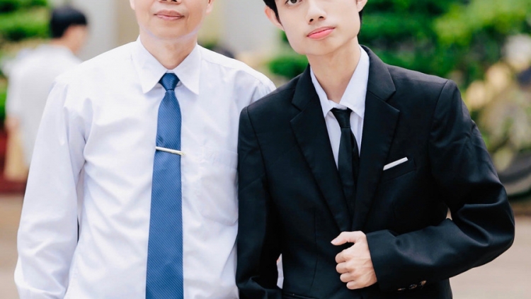 Nău blău đêt nuĭh gĭt bah ăp thủ khoa geh điểm 10 ta Gia Lai