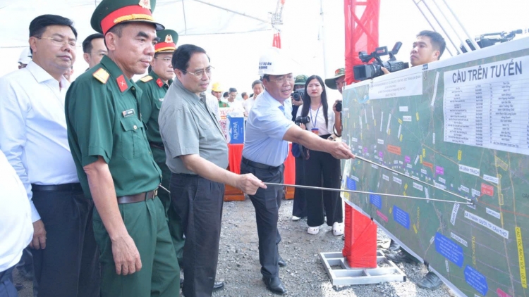 Khua knŭk kna Phạm Minh Chính nao ksiêm dlăng bruă mkra êlan dơ̆ng pral Krĭgn dap mnai krông Cửu Long 