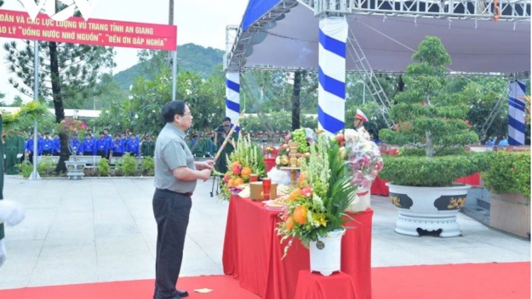 Khua knŭk kna Phạm Minh Chính nao hlăm knăm čang ênuh klei dơr klang kleh phung êngiă asei ti ala čar Quốc Campuchia lehanăn hlăm ala čar 