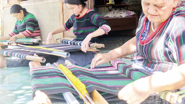 URANG KAMEI BANGSA MẠ DI LAM DONG BA JIH DALAH TAGOK DARAK PASAR ONLINE