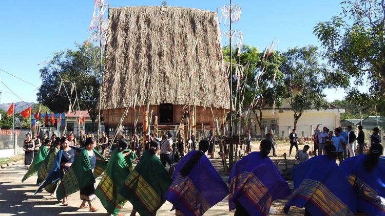 Hdơr kơ Awa (Hơdor kơ Wa) (Êđê)	 