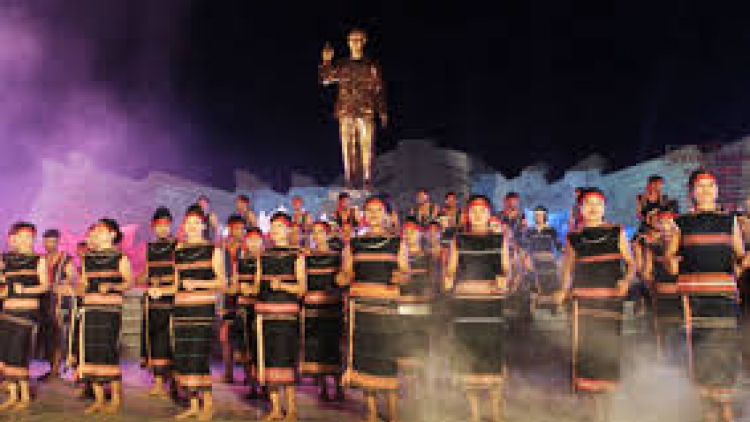 Tây Nguyên ơn Bác đời đời