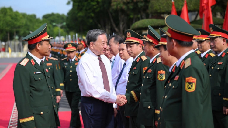 ពត៌មាន ម៉ោង​ ៦