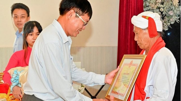 URANG NDOM “ALA” PANG, POK PANUAC “ANGAOK” NGAK 