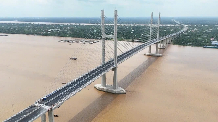 ពត៌មាន ម៉ោង​ ៦