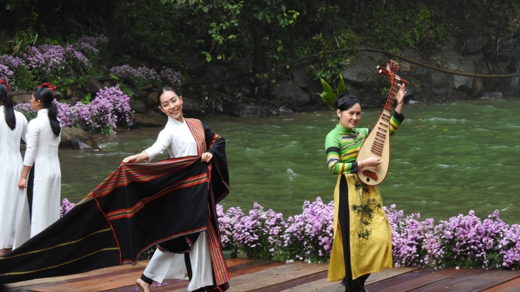 Tơlơi adôh Jarai đưm bơni kơ bruă hơkrŭ