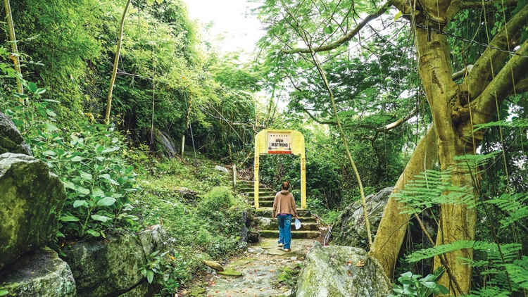 ឡើងទៅវិមានព្រះច័ន្ទ